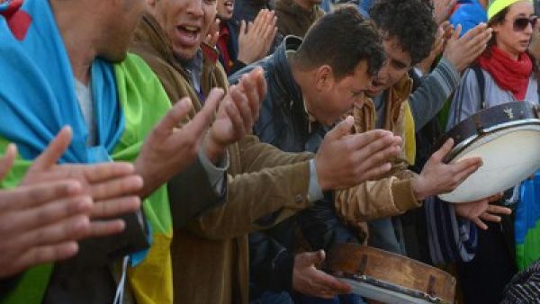 الأمازيغية لغة رسمية في الجزائر بعد نضال طويل
