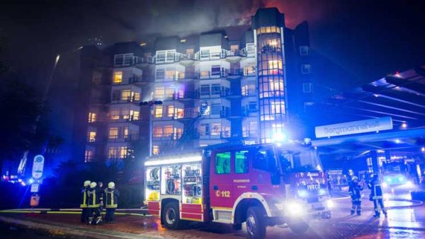 وفاة شخصين وإصابة 15 جراء حريق هائل في مستشفى بألمانيا