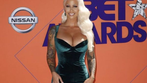 She's known for turning heads on the red carpet (source: amber rose / Instagram ) 