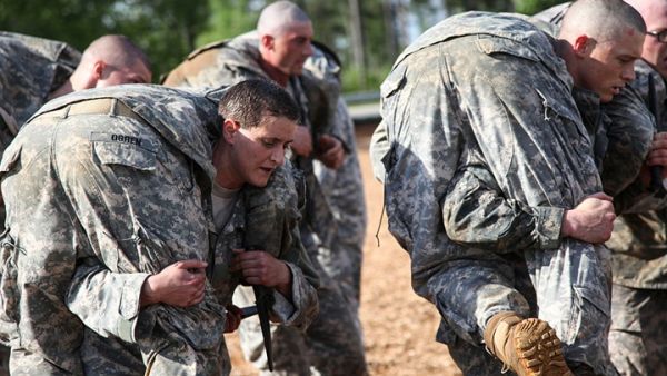 جانب من تدريبات قوات "رانجر" الخاصة المتوقع مشاركتها في معركة الرقة