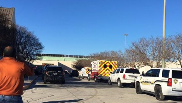  الشرطة تبحث عن مشتبه به ثان في "إطلاق نار دام" في المركز التجاري