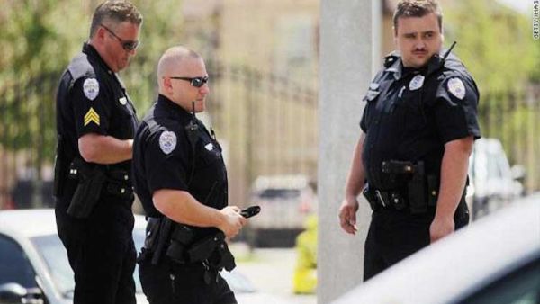 إصابة شرطي أمريكي إثر تعرضه لكمين بعد مكالمة طوارئ وهمية