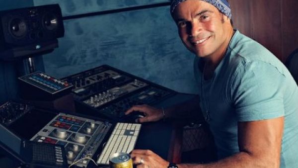 عمرو دياب يضع اللمسات الاخيرة على البومه