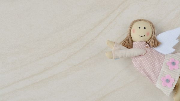 This stuffed angel did not appear to any Jordanian politicians in a dream (Pixabay)