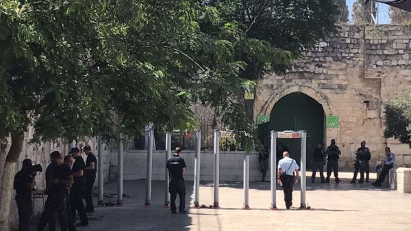 قناة إسرائيلية: الشرطة ستزيل البوابات الإلكترونية في "الأقصى"
