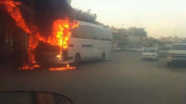 مجهولون يحرقون حافلة لشركة "أرامكو" في القطيف شرق السعودية