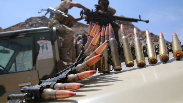 Armed Yemeni tribesmen from the Popular Resistance Committees supporting forces loyal to ousted President Hadi hold position west of Marib city October 28, 2015. (AFP/File)
armed-yemeni-tribesmen-from-popular-resistance-committees-supporting-forces-loyal-hadi-hold-position-west-of-marib-city-october-28-2015-afp