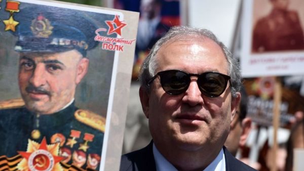 أصدر رئيس أرمينيا قرار إقالة رئيسي الشرطة والأمن القومي بناء على مقترح باشينيان 