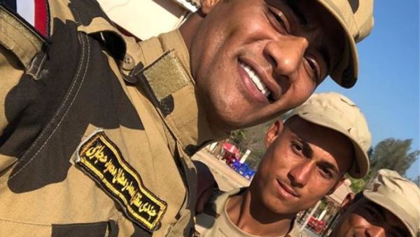 محمد رمضان برفقة أفراد من الصاعقة المصرية
