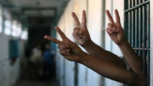 يقبع في سجون الاحتلال الإسرائيلي نحو 6 آلاف أسير فلسطيني