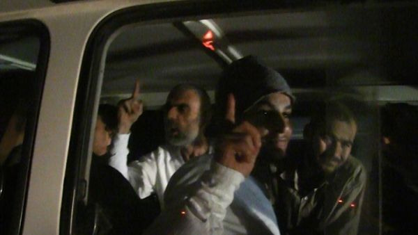 جانب من المعتقلين الذين خرجوا من سجون النظام 