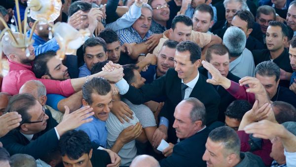 صلى الرئيس السوري برفقة مفتي سوريا أحمد بدر الدين حسون،