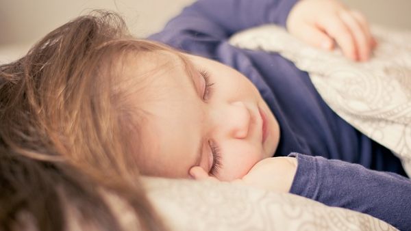 تأكد من أن الطفل دخل إلى الحمام قبل موعد النوم