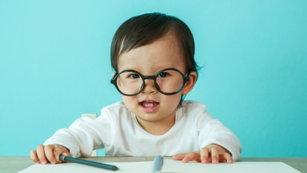 لتأمين عملية النطق يجب الانتباه لمشاكل السمع والنطق لدى الأطفال مبكراً
