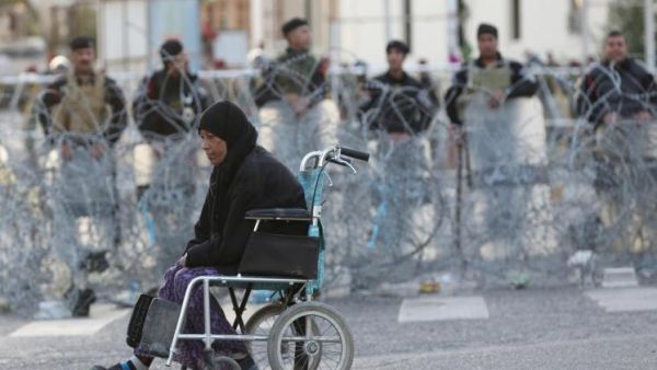 نظم الصدر ومؤيدوه مظاهرات بشكل متكرر تطالب بإصلاحات للتصدي الفساد الذي ينخر في موارد بغداد