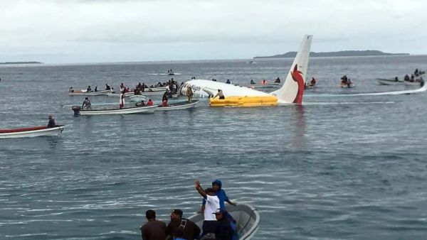 الطائرة كانت على بعد حوالي 150 مترا من المدرج وانتهى بها الأمر في البحيرة 