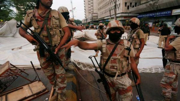 قوات باكستانية تغلق مقر الحركة القومية المتحدة بعد هجوم على تلفزيون