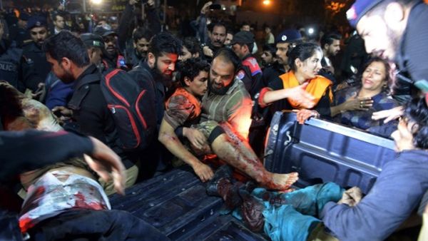 أعلنت "جماعة الأحرار" التابعة لحركة طالبان الباكستانية المسؤولية  