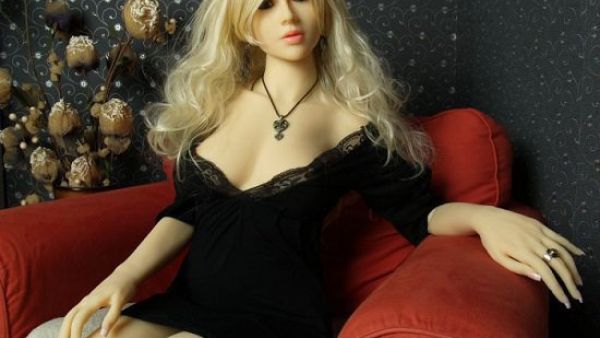 الدمى الجنسية تصل المغرب..فيديو