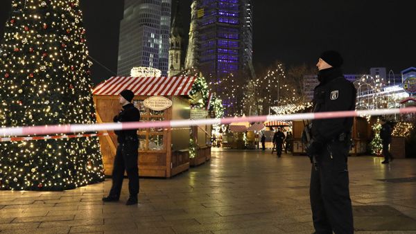المهاجرون في أمريكا بعد أحداث برلين
 المهاجرون في أمريكا بعد أحداث برلين