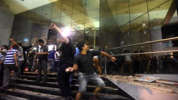 دعا كارتيس إلى الهدوء ورفض العنف في بيان نٌشر على تويتر 
