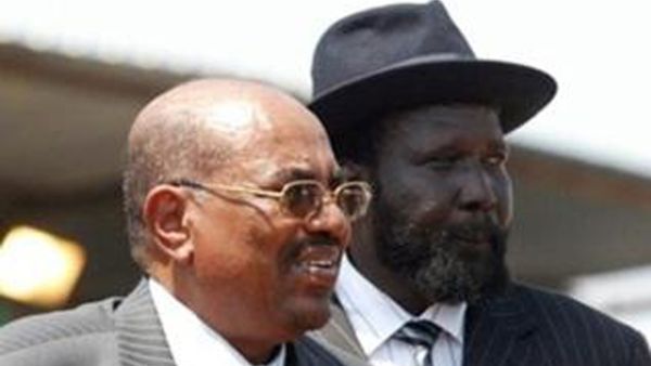 رئيس السودان عمر البشير (يسار) ورئيس جنوب السودان سالفا كير