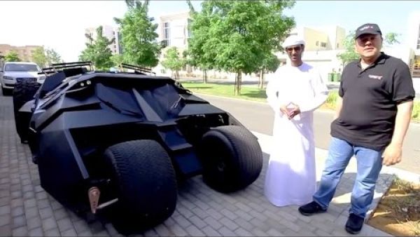 سيارة مقلدة من سيارة باتمان بدبي