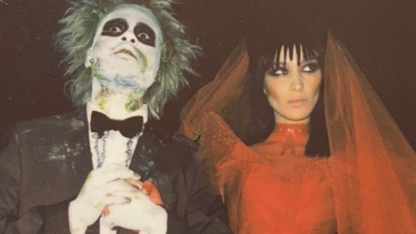 They were born in 1990 and 1996 (Source:  bellahadid / Instagram )  They were born in 1990 and 1996 (Source:  bellahadid / Instagram )