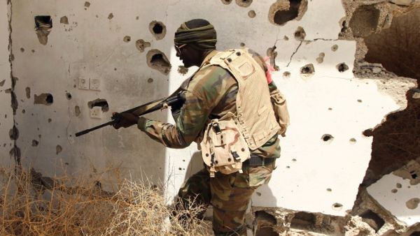 A member of the Libyan pro-government forces patrols a rural area on the outskirts of the eastern coastal city of Benghazi which they retook from armed groups as fighting continues in the second city on April 19, 2016.  (AFP/Abdullah Doma)