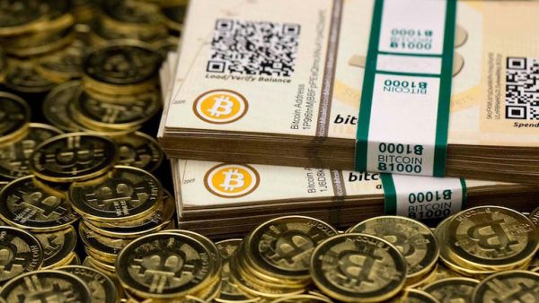 Trading of the first U.S. bitcoin futures is set to begin at 18:00 ET on Sunday. (File photo)
