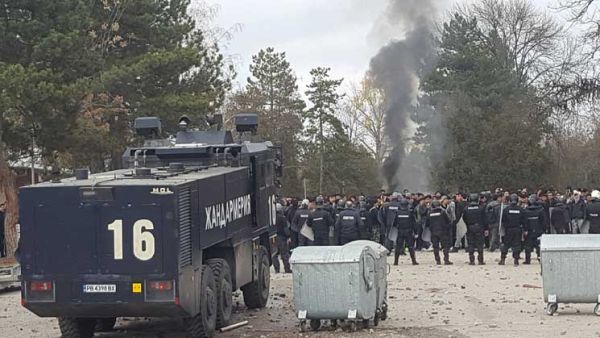 اصابة 26 شخصا خلال الصدامات في أكبر مخيم للمهاجرين في بلغاريا