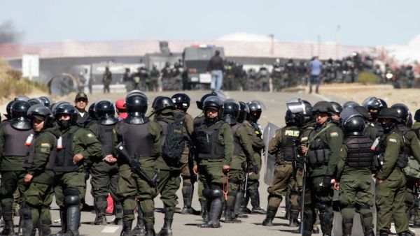  عمال مناجم يقتلون نائب وزير داخلية بوليفيا