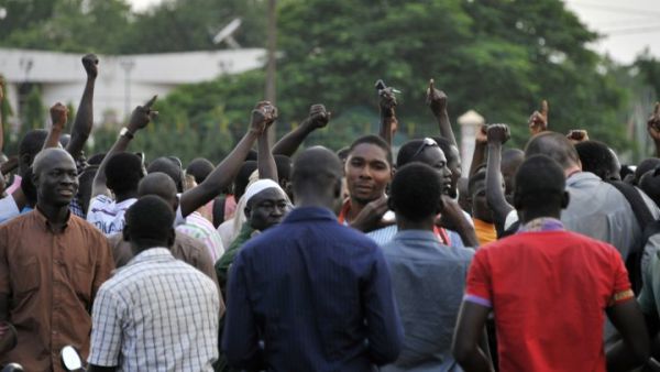 بوركينا فاسو: الحرس الرئاسي يعلن إقالة الرئيس وحل الحكومة