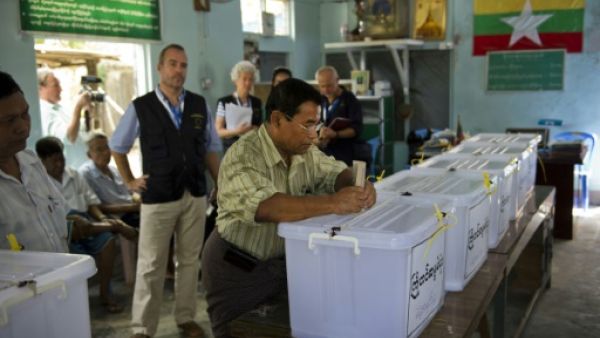 هجوم بالسيف على مرشح للمعارضة في بورما