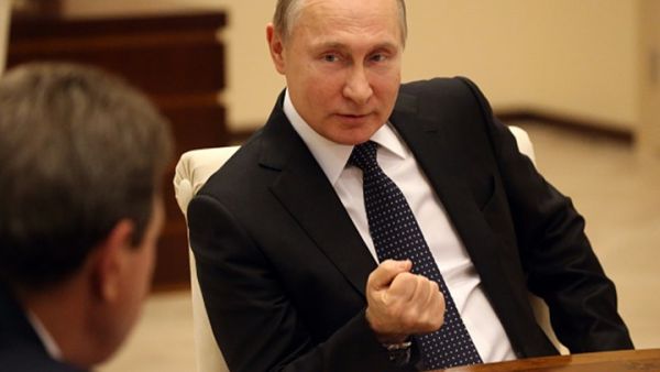 الطيار الروسي قتل بعد إسقاط طائرته الحربية في إدلب السورية بداية الشهر الحالي 