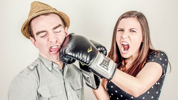 رياضة الملاكمة "الكيك بوكسنج" هي أحد أنواع الفنون الرياضيّة القتاليّة