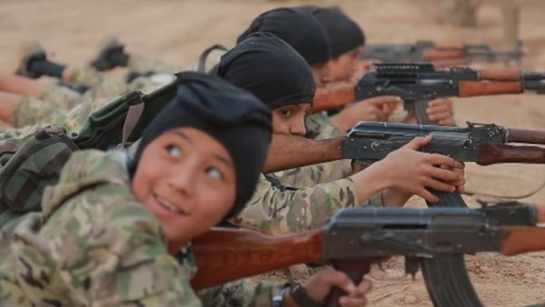 غسل تنظيم داعش أدمغة الأطفال للعمل معه