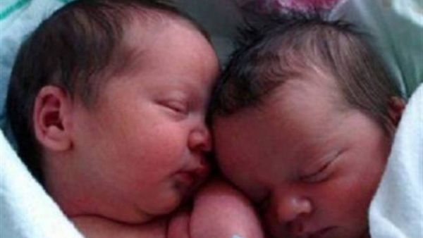 السكني أجريت لها عملية قيصرية لولادة طفلين عبر النطف المهربة 