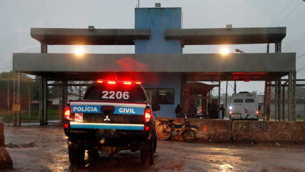 قتل 15 من المهاجمين وخمسة من السجناء فضلا عن ضابط شرطة 