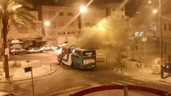صور: احتراق حافلة للمستوطنين في القدس المحتلة 