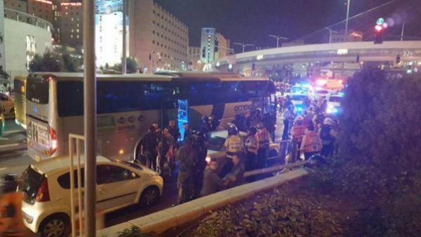 2 من المستوطنين اصيبا بجروح طفيفة في المكان