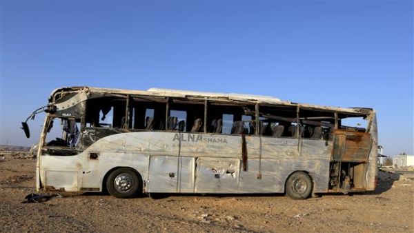 A bus that carrying Palestinian pilgrims crashed en route to Saudi Arabia, on the outskirts of Maan, Jordan, on March 17, 2016. (Twitter)