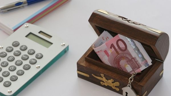Working overtime is one way to make extra money. (Pixabay)
