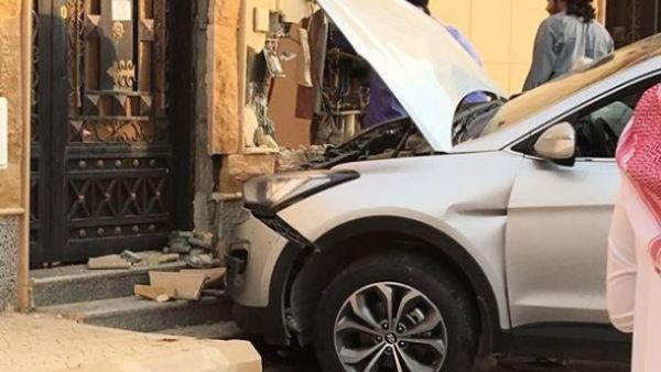 امراه تحطم سياره زوجها