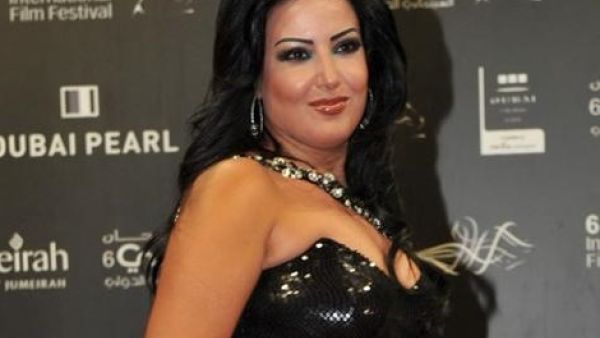 سمية الخشاب تدخل المستشفى مجددا