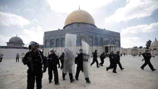 Israeli security forces descend on the Al Aqsa compound in Jerusalem's Old City. (AFP/File)