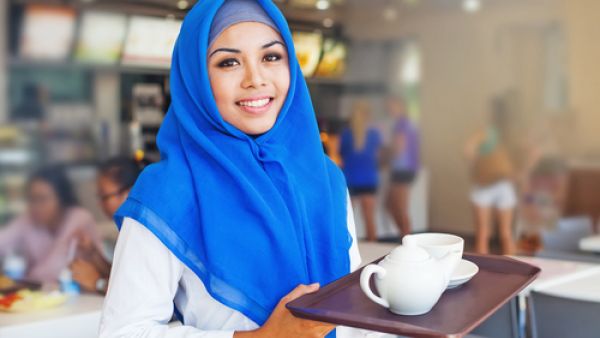 على الشخص بدء خفض تناوله للكافيين وخفض عدد أكواب القهوة على مدار اليوم