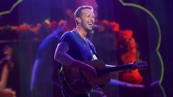 Popular British band to play two "human rights concerts" which will be attended by Palestinian Arabs as well. (Arutz Sheva)