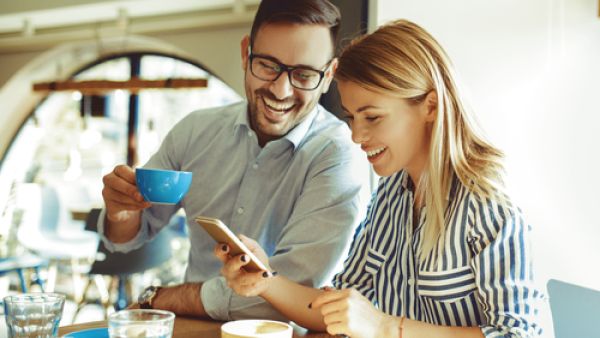 لإثارة رجل الميزان اجعلي من نفسك رمزاً للأنوثة

