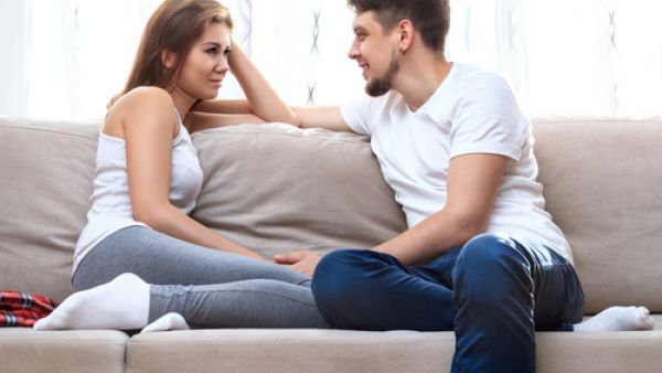 أشعري زوجك دائماً بأنّك زهرة المنزل الفوّاحة
